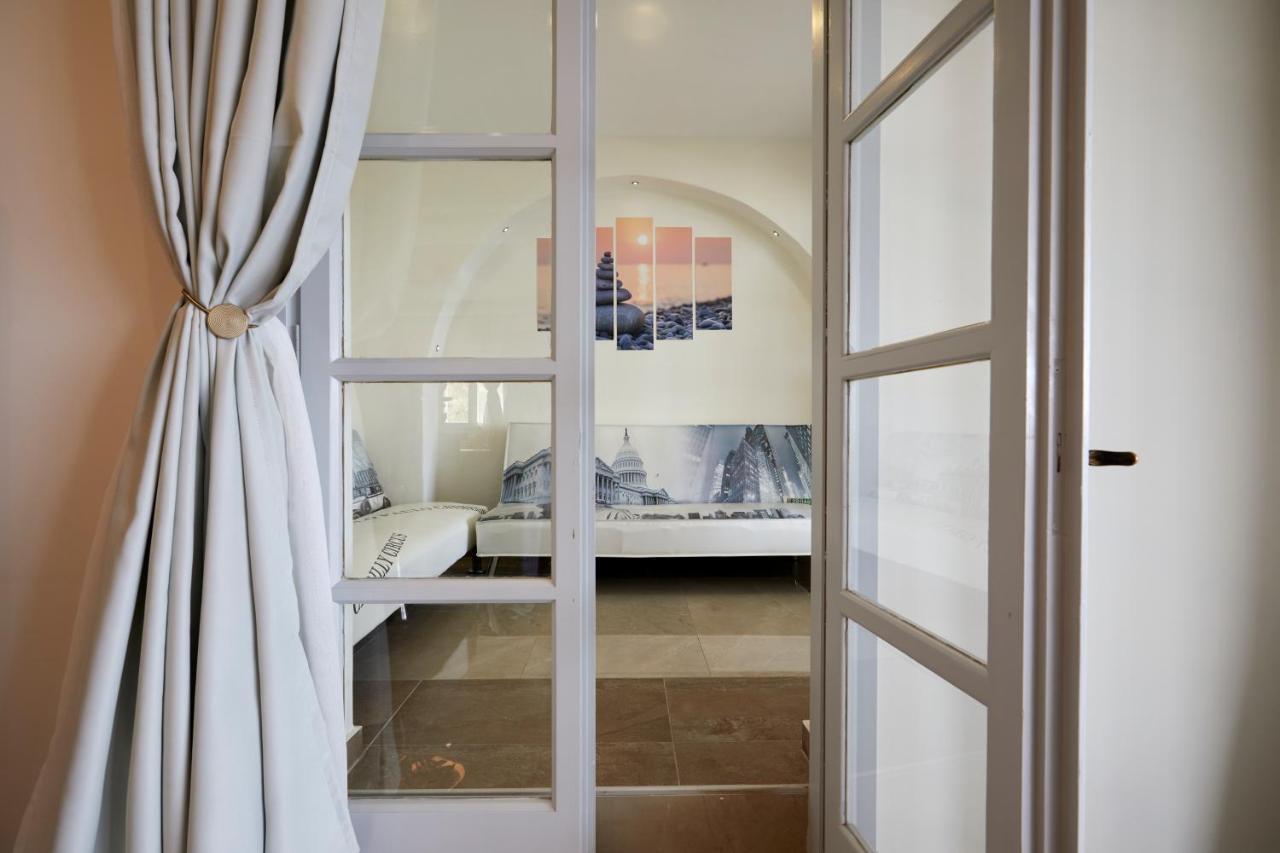 Soultouch Beachfront Villa Perissa (Santorini)